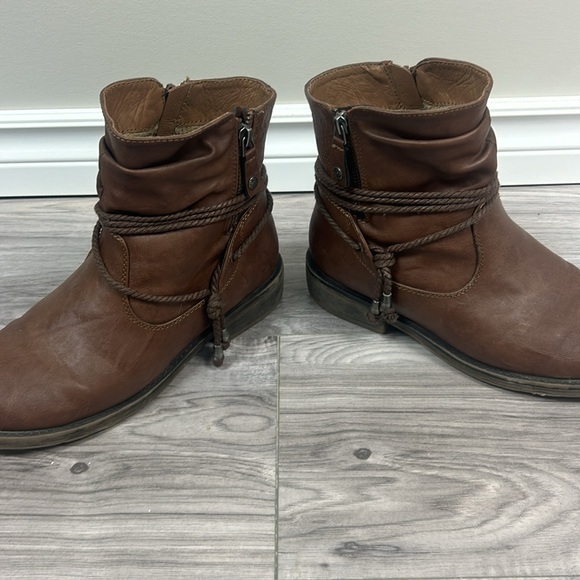 Brown Taxi ankle boots - Picture 6 of 7